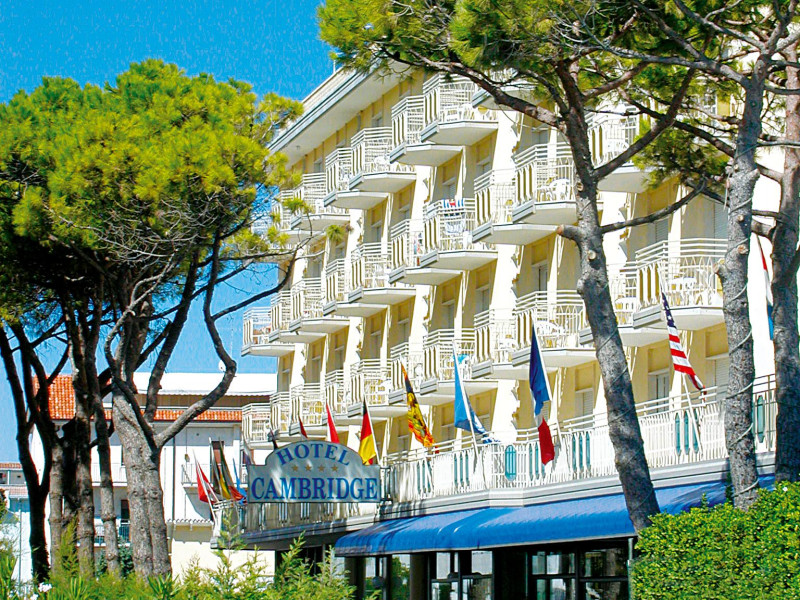 CAMBRIDGE HOTEL