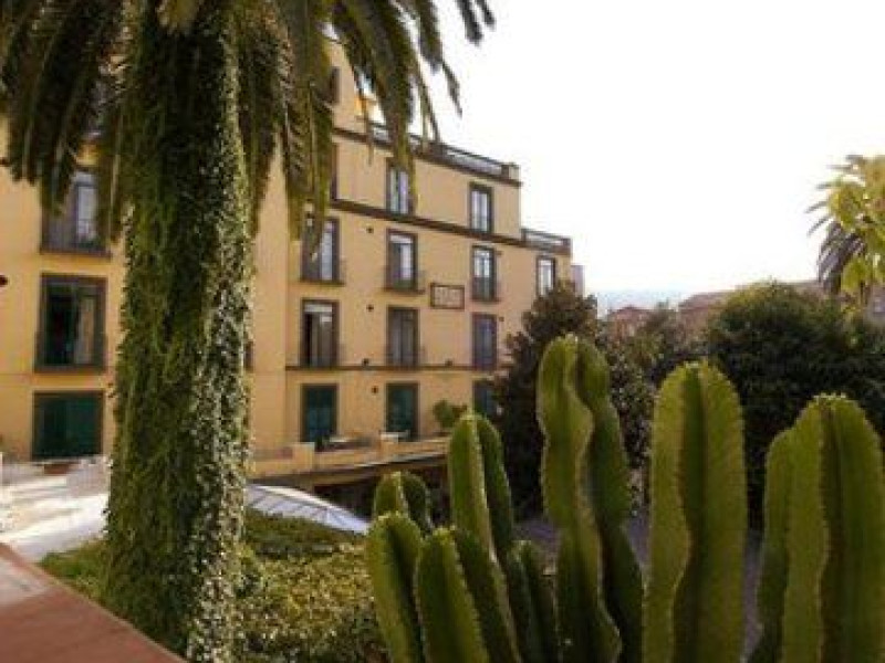 HOTEL EDEN