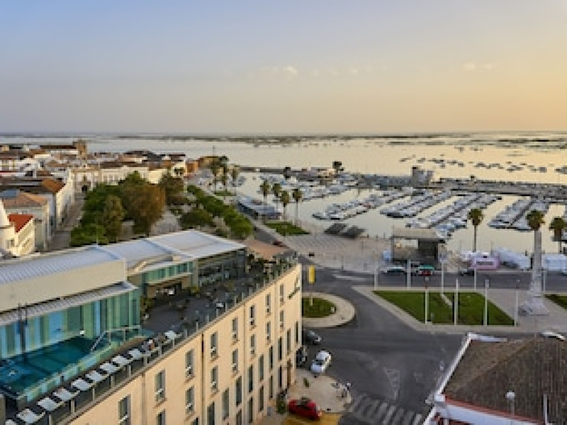 HOTEL FARO & BEACH CLUB