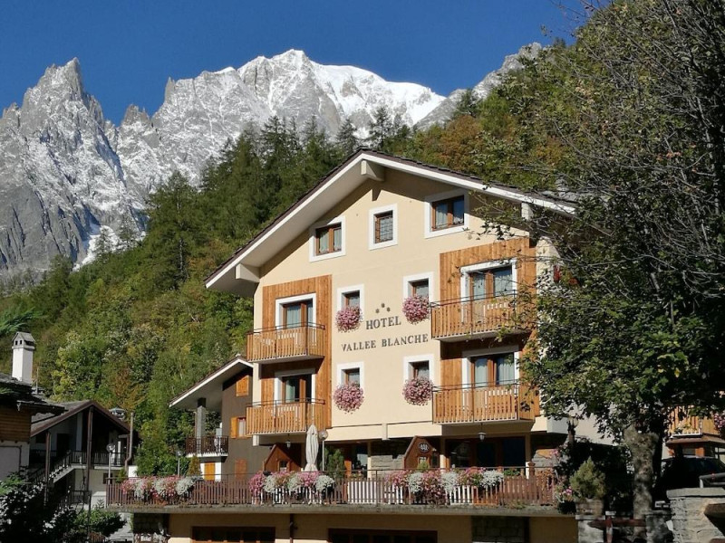 LA VALLEE BLANCHE HOTEL