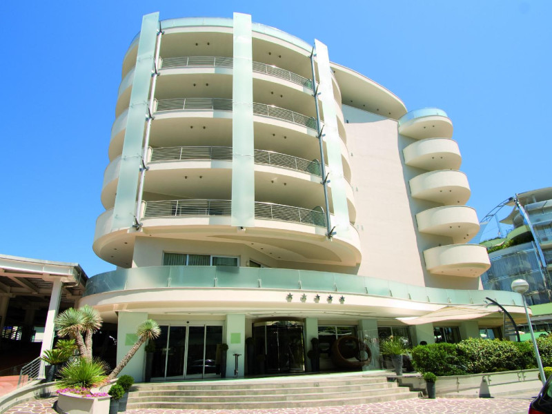 PREMIER SUITES