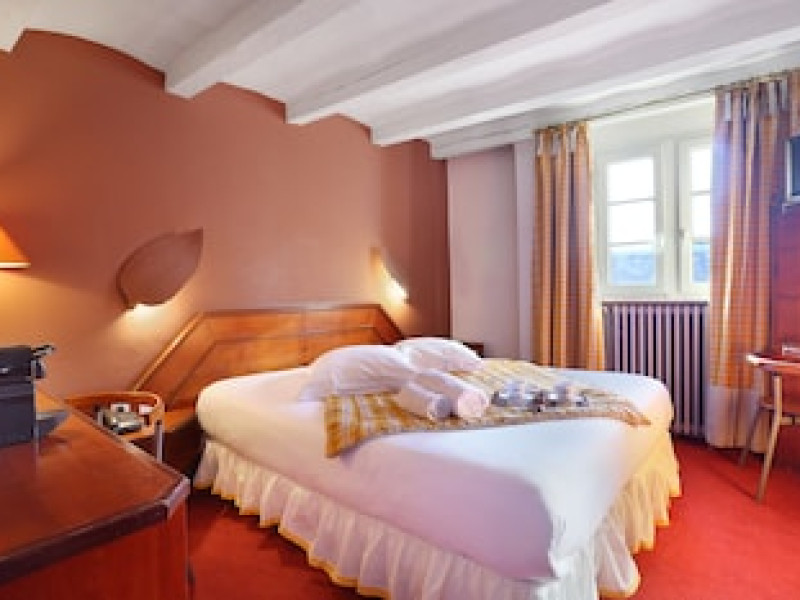 HOTEL SUISSE