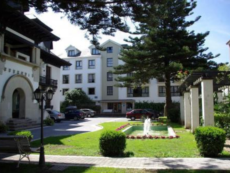 Hotel Y Apartamentos Arias