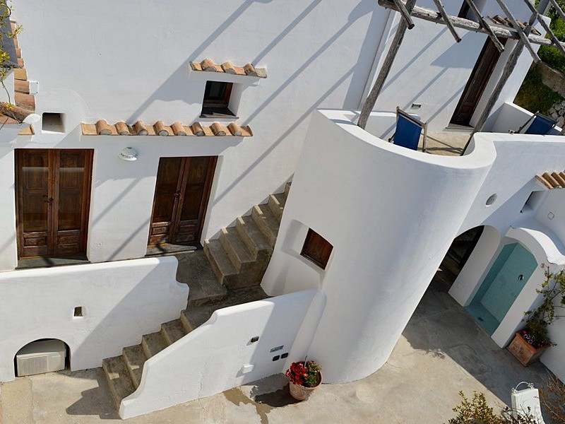 LA CASA DEL MELOGRANO