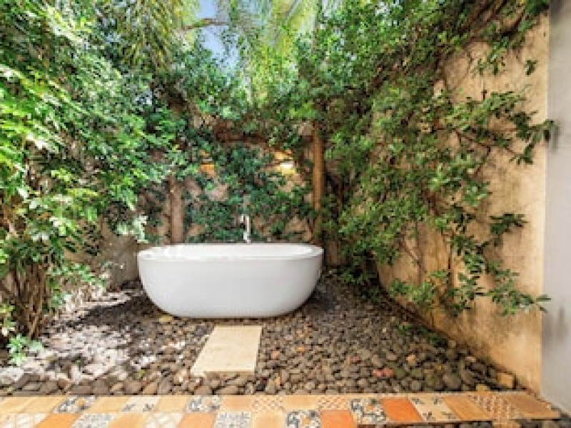 LA RAMONA CHARMING