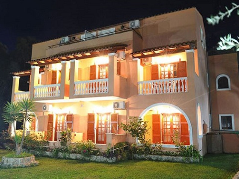 MAKIS STUDIOS AND APARTMENTS
