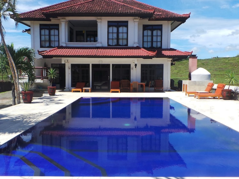 Medewi Manor