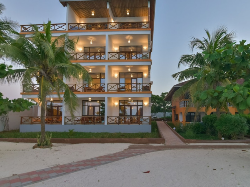 MNARANI BEACH COTTAGES