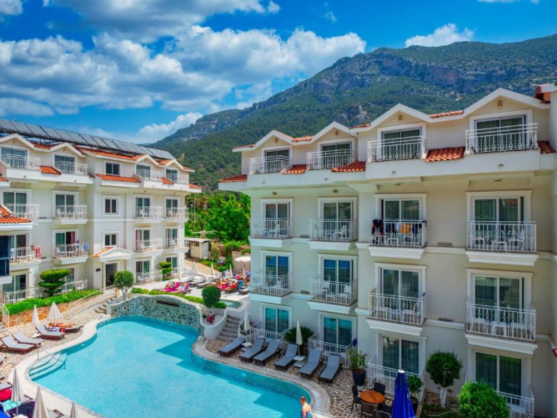 Montebello Deluxe Hotel