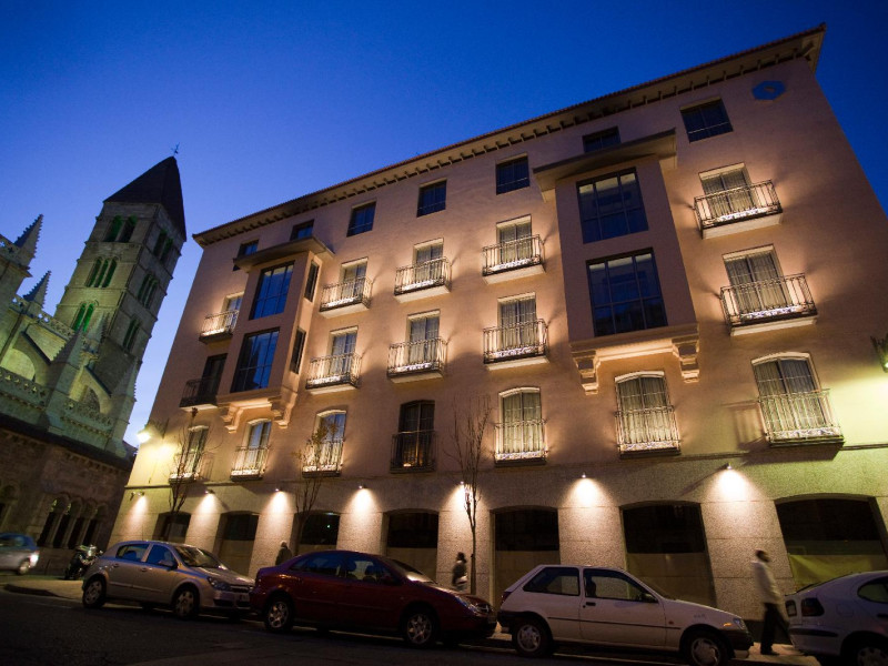 Nexus Valladolid Suites & Hotel