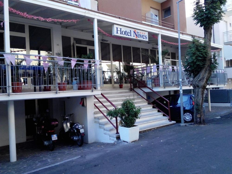Nives