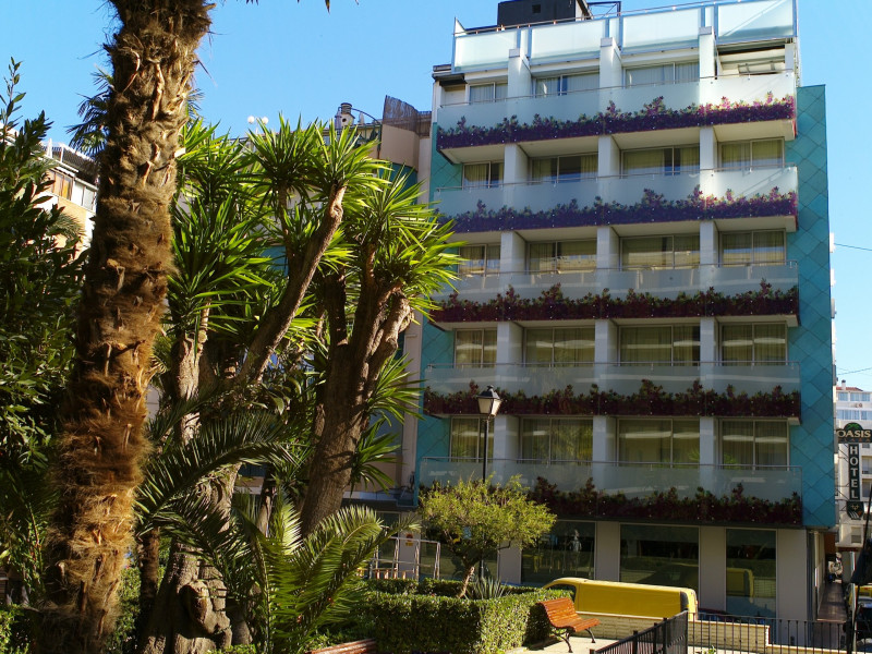 Oasis Plaza