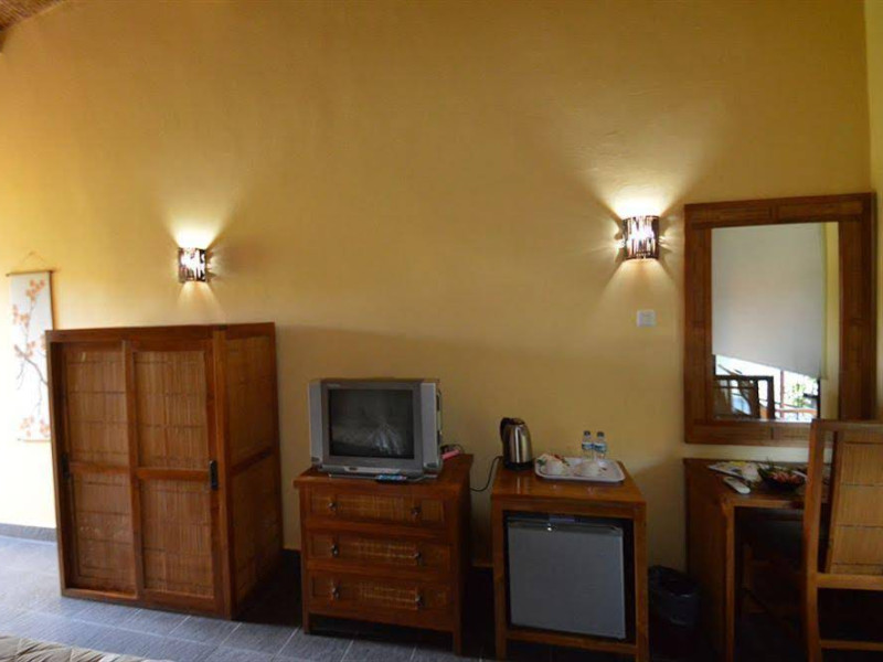 Padang Bai Beach Bungalows Resort