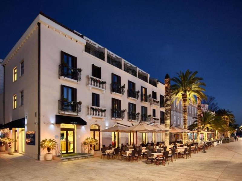 Pine Hotel