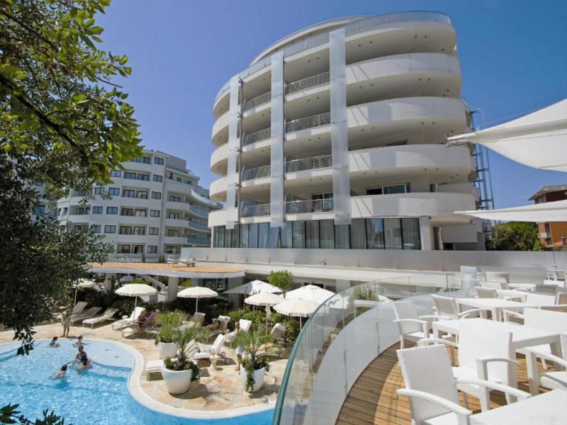 PREMIER SUITES