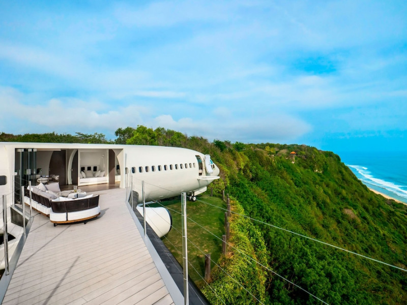 Private Jet Villa