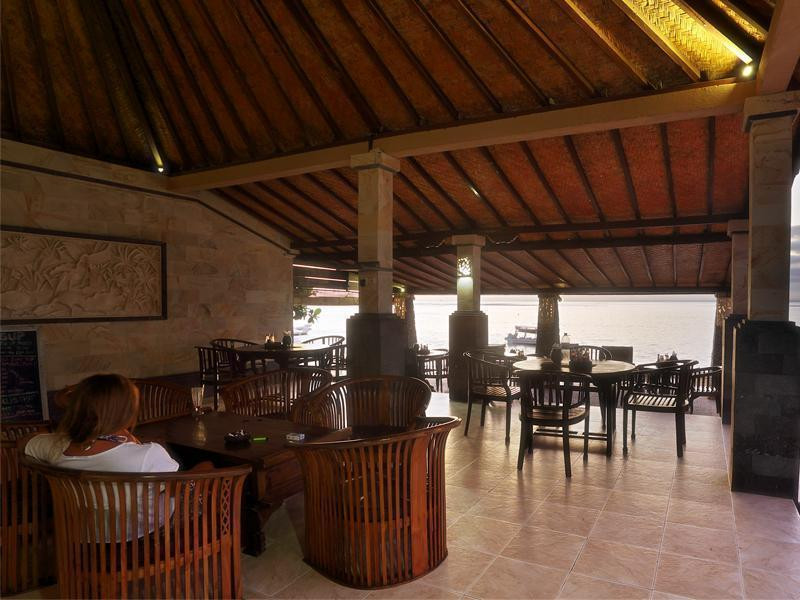 Puri Nusa Beach Hotel