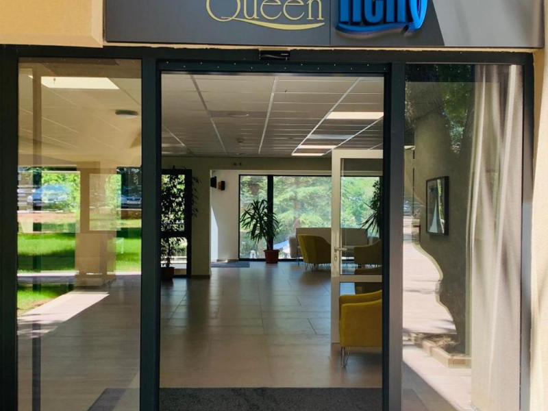 QUEEN NELLY PARK HOTEL