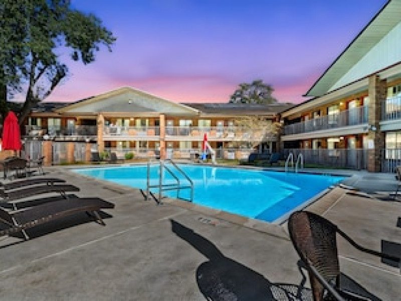 RAMADA BY WYNDHAM TEMPLE TERRACE/TAMPA NORTH
