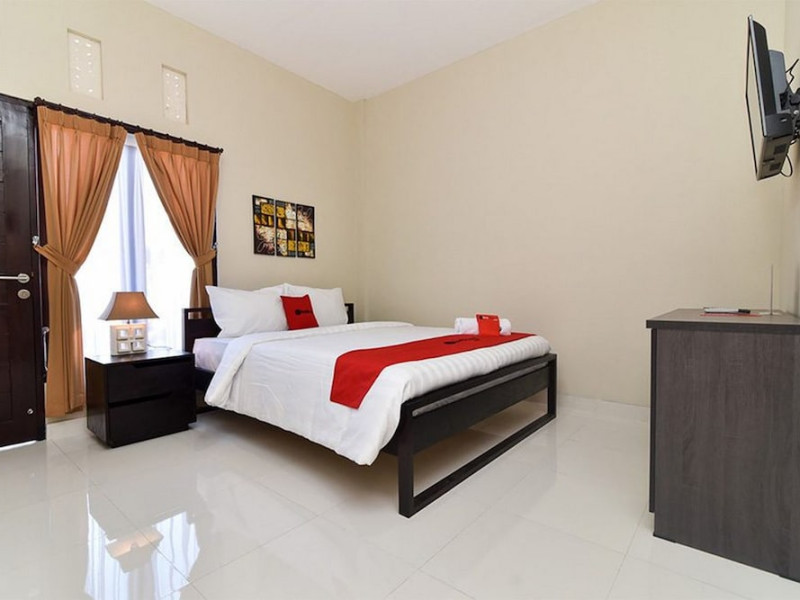 RedDoorz Plus Near Jalan Imam Bonjol Denpasar