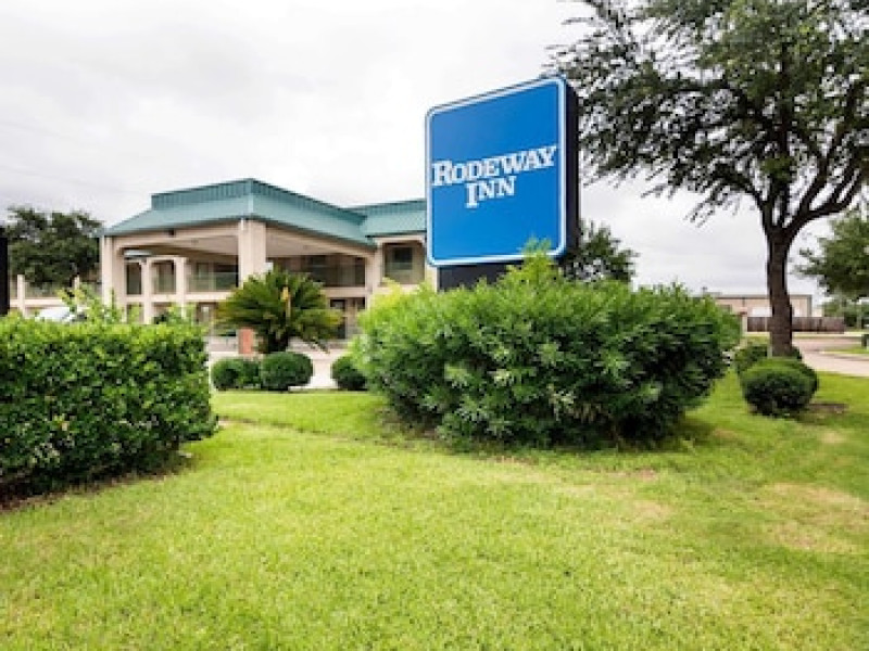 RODEWAY INN & SUITES HIGHWAY 290 NORTHWEST