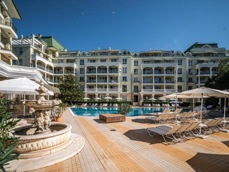 ROMANCE FAMILY SUITES