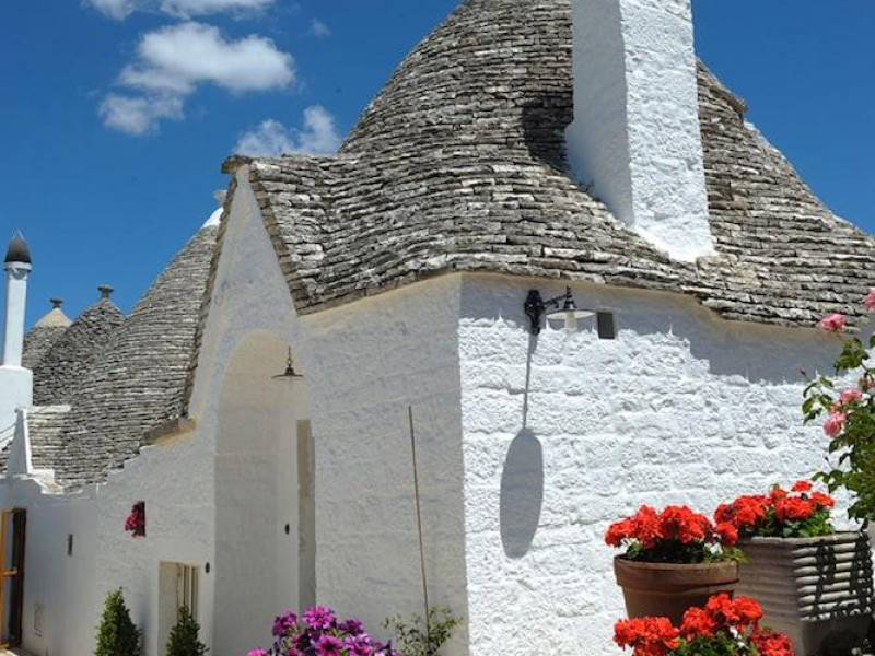 ROMANTIC TRULLI
