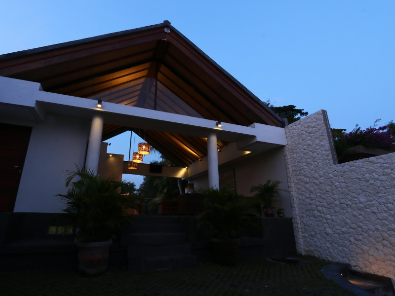Royal Nyanyi Villa