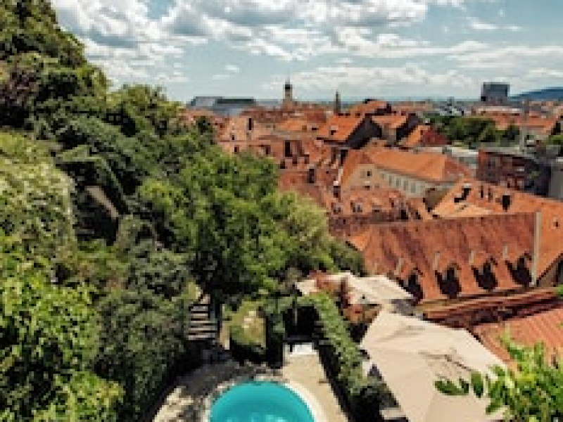 SCHLOSSBERGHOTEL - DAS KUNSTHOTEL