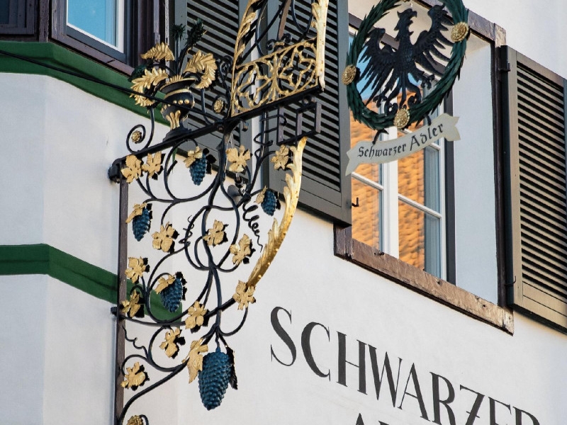 Schwarzer Adler - Concept Living