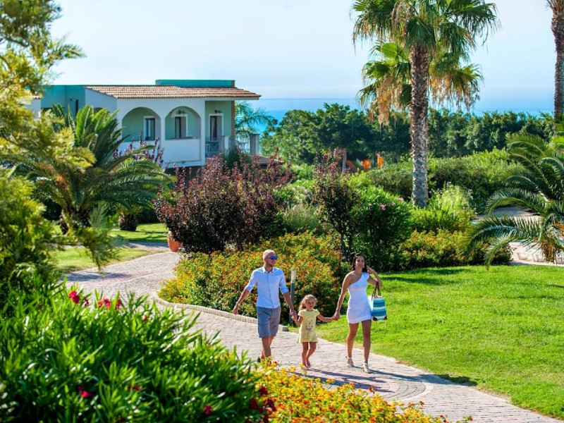 Serenusa Resort