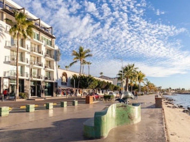 SEVEN CROWN MALECON