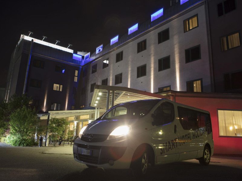 Smart Hotel Holiday