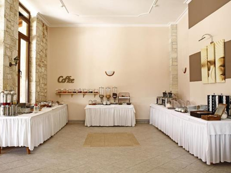 Stratos Hotel