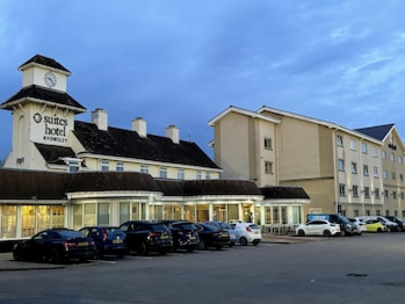 SUITES KNOWSLEY