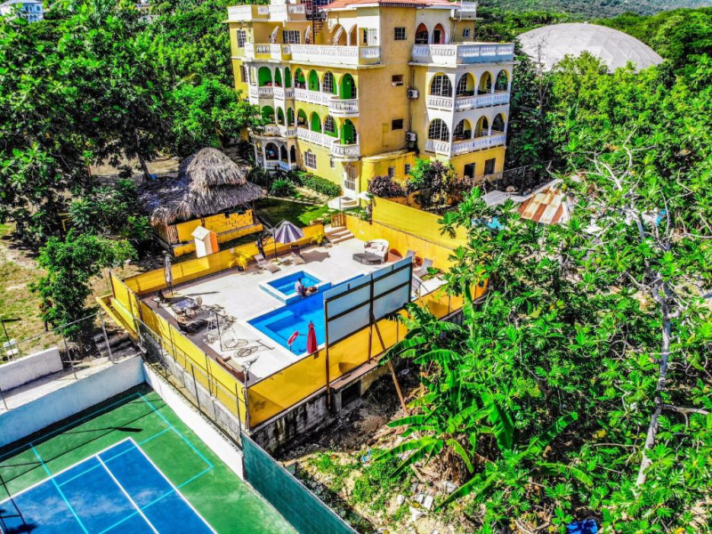 Takuma Boutique Hotel Rooms & Suites
