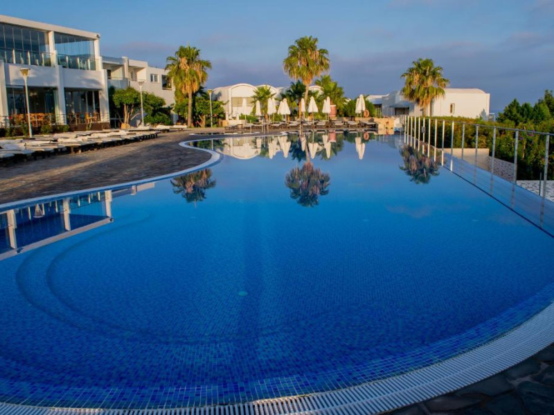 Theo Sunset Bay Hotel