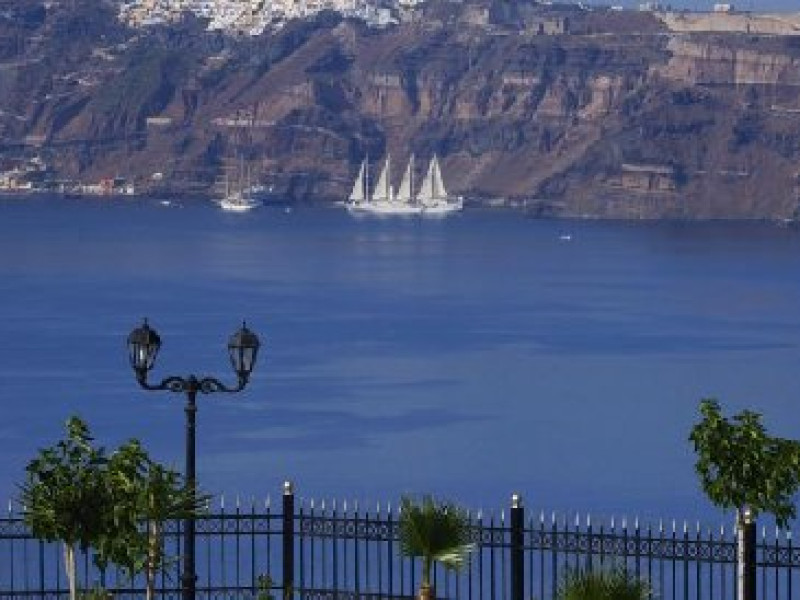 MAISON DES LYS LUXURY SUITES
