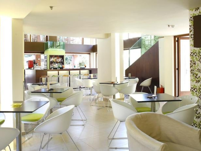 ATRIUM HOTEL (C)