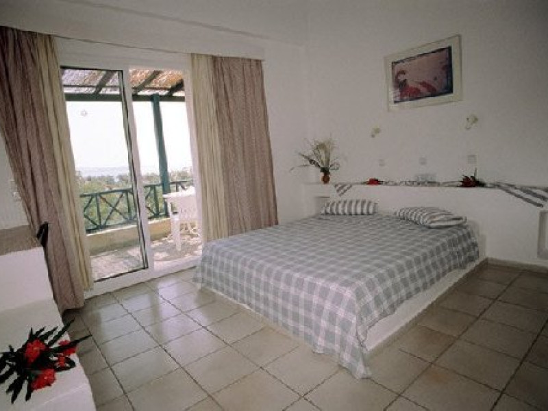 Zoe Hotel (Tripiti)