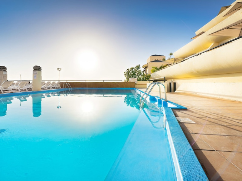 URA HOTELS ROSLARA