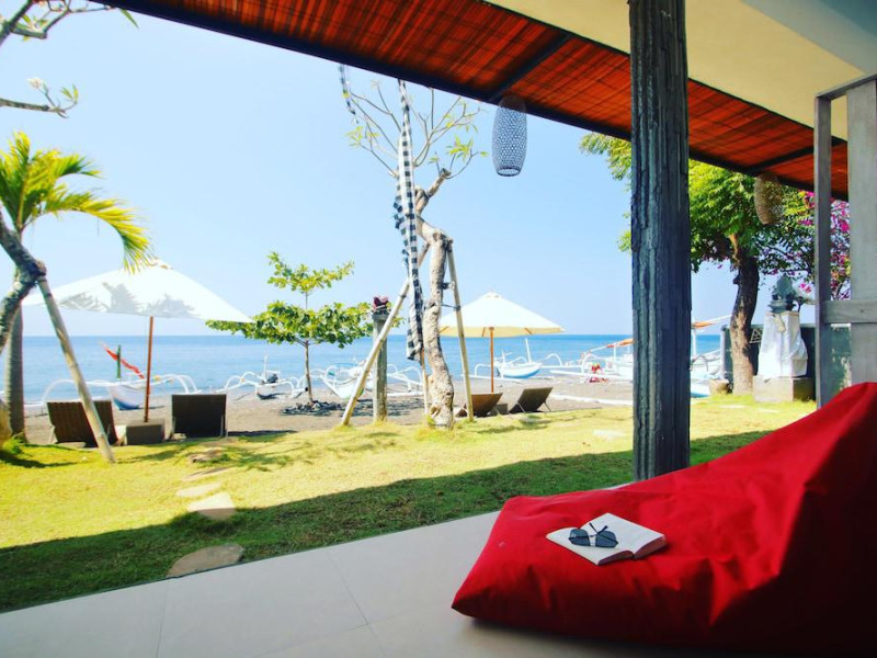 Valomia Beach Front
