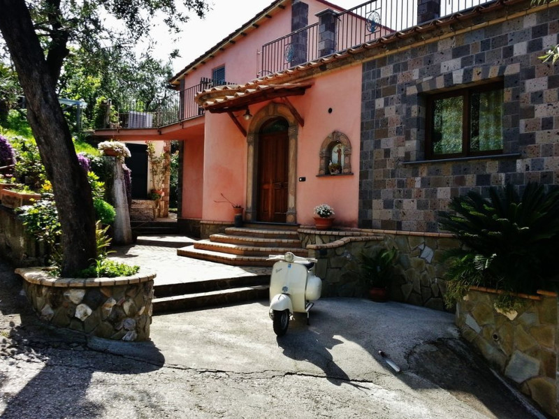 VILLA CARUSO