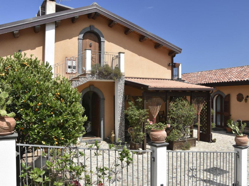 Villa Liliya