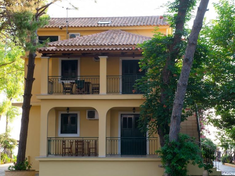 Zarkadis Beach Apartments